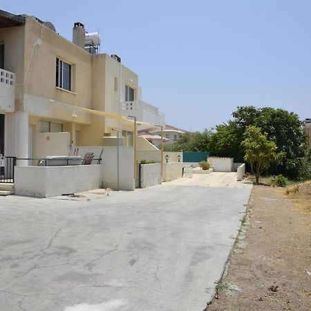 Peaceful Townhouse With Private Pool Near The Sea Lejlighed Paphos Eksteriør billede