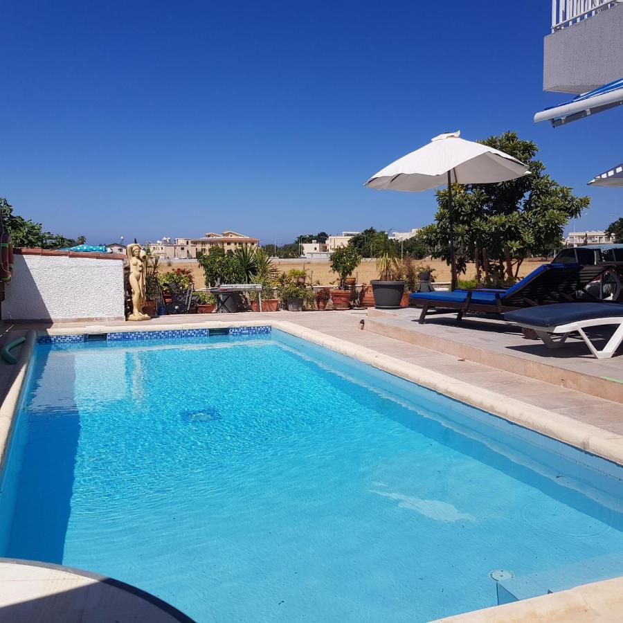 Peaceful Townhouse With Private Pool Near The Sea Lejlighed Paphos Eksteriør billede