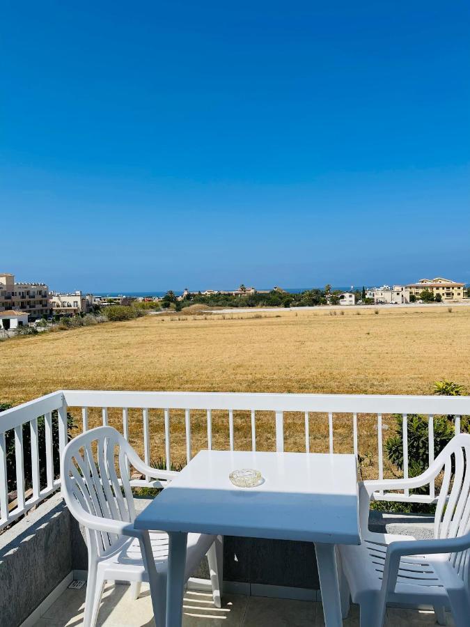Peaceful Townhouse With Private Pool Near The Sea Lejlighed Paphos Eksteriør billede