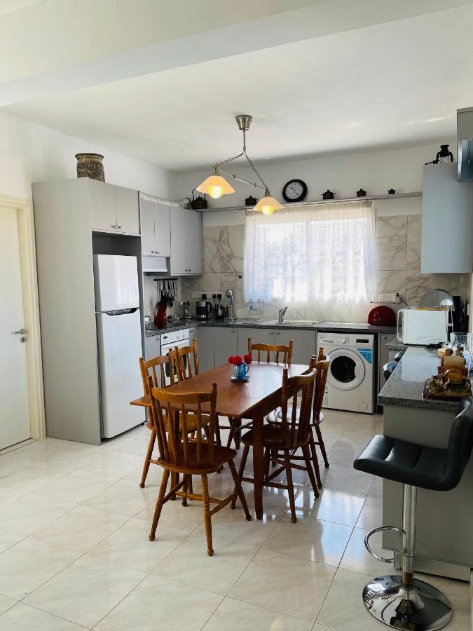 Peaceful Townhouse With Private Pool Near The Sea Lejlighed Paphos Eksteriør billede