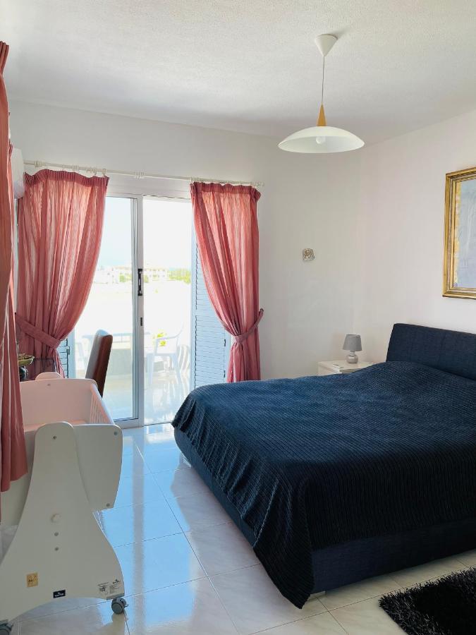 Peaceful Townhouse With Private Pool Near The Sea Lejlighed Paphos Eksteriør billede