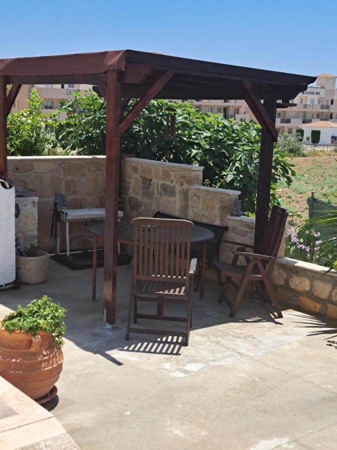 Peaceful Townhouse With Private Pool Near The Sea Lejlighed Paphos Eksteriør billede