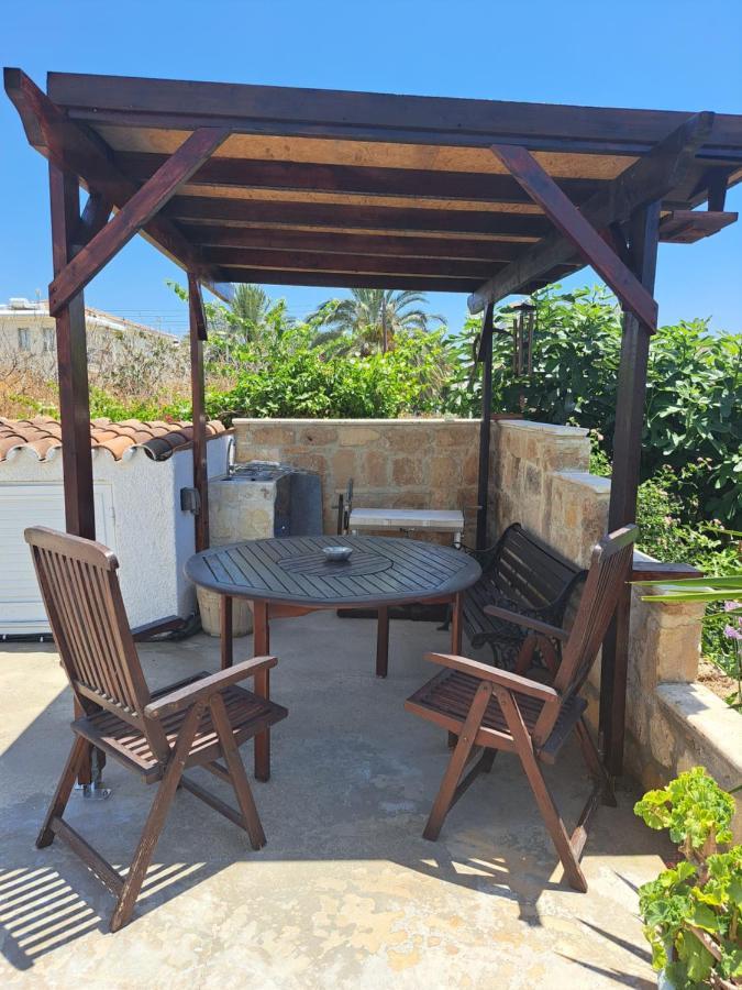 Peaceful Townhouse With Private Pool Near The Sea Lejlighed Paphos Eksteriør billede